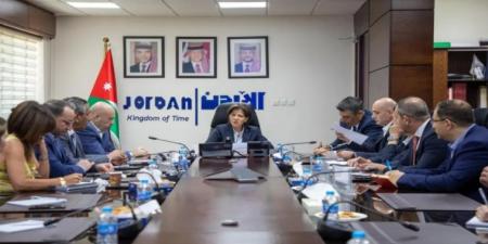 وزيرة السياحة : نتابع تأمين عودة الأردنيين العالقين في المطارات