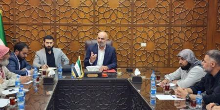 محافظ ديرالزور وقائد الأمن الداخلي يبحثان الصعوبات والأوضاع الأمنية مع وجهاء المحافظة