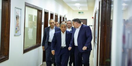 رئيس الوزراء يبدأ جولة ميدانية تفقدية في لواء ناعور