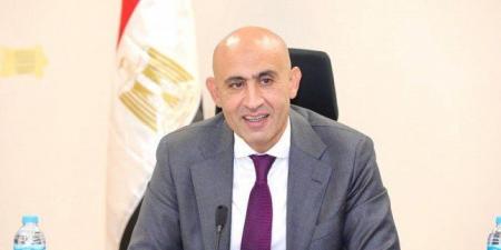 مصر.. وزير التعليم يتابع انطلاق امتحانات اليوم الثاني في الثانوية العامة من داخل غرفة العمليات المركزية
