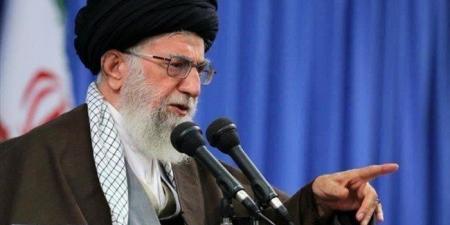 خامنئي: الشعب الإيراني لا يستسلم وأي تدخل عسكري من الأمريكيين سيسبب بلا شك أضرارا لا يمكن إصلاحها