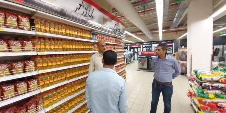 وكيل وزارة التموين بالبحر الأحمر يتفقد السلاسل التجارية