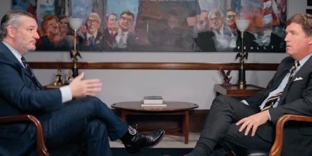 المذيع الأميركي كارلسون يحرج السيناتور تيد كروز: "أنت لا تعرف شيئا عن إيران"