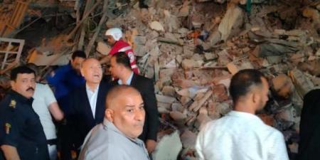 انهيار عقار بحى السيدة زينب واستخراج حالتي وفاة و٥ مصابين
