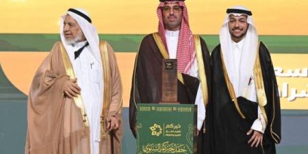 محافظ جدة يكرم الطالب خيمي بعد فوزه بلقبين في حفظ القرأن الكريم