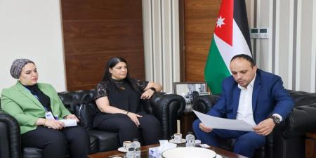 وزير الشباب يبحث والمديرة العامة لـ "الملكية للتوعية الصحية" تعزيز التعاون