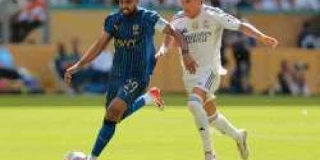 خبراء كرة القدم يتغزلون في الهلال بعد نقطة ريال مدريد