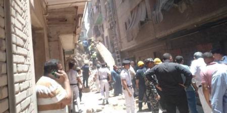 انهيار منزلين في منطقة حدائق القبة.. 5 أسر تحت الركام
