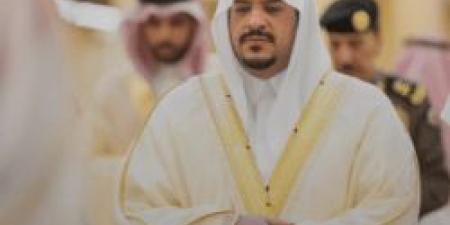 نائب أمير الرياض يؤدي صلاة الميت على الأمير مشعل بن عبدالله بن فهد بن فيصل