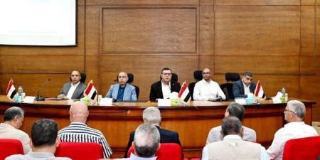 وزير الإسكان ومحافظ المنيا يتابعان مياه الشرب والصرف الصحى