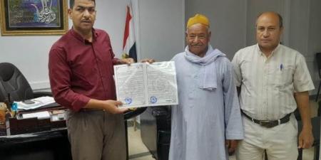 محافظ أسيوط: تسليم عقود تقنين الأوضاع على أراضى الدولة