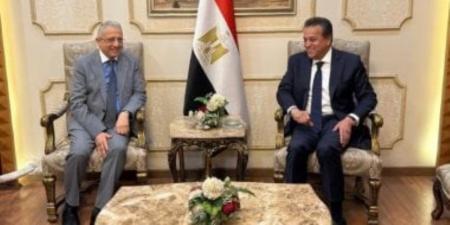 الدكتور خالد عبدالغفار يستقبل وزير الصحة التونسي بمطار القاهرة الدولي