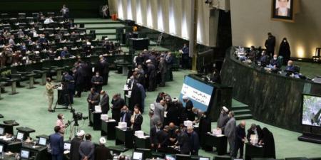 مجلس الشورى الإيراني يوصي بإغلاق مضيق هرمز ويترك اتخاذ القرار إلى المجلس الأعلى للأمن القومي