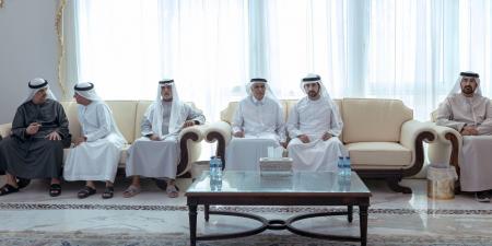 حمدان بن محمد يقدّم واجب العزاء في وفاة محمد إبراهيم عبيدالله
