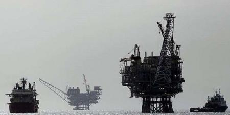 النفط يهبط 7 بالمئة بعد هجوم إيران على قاعدة عسكرية أميركية في قطر