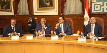 هنو يبحث استعادة مكانة العاصمة الثقافية وسبل إحياء منطقة المسارح