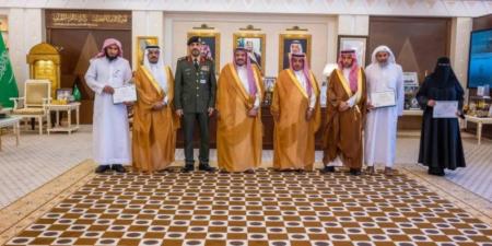 أمير القصيم يكرّم رؤساء لجان بإمارة المنطقة المشاركين في اختبارات القرآن الكريم لنزلاء السجون