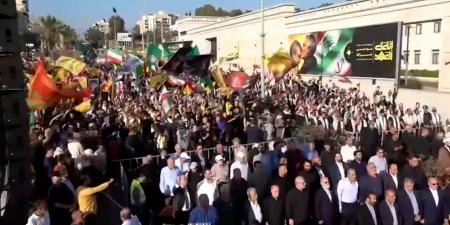حزب الله ينظم وقفة تضامنية أمام السفارة الإيرانية في بيروت احتفاءً بانتصار الجمهورية الإسلامية