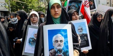إيران تشيّع قادتها العسكريين وعلماءها السبت في طهران