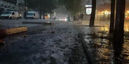 فرنسا | موجة حر تضرب البلاد وعواصف رعدية تؤدي لإغلاق قطارات وخفض رحلات جوية