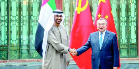 الإمارات والصين تبحثان التعاون في الصناعة والطاقة والبنية التحتية