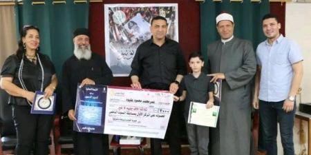 مدير الشباب بالشرقية يُكرم الطفل المعجزة عمر عليوة لفوزه فى مسابقة الصوت الذهبي