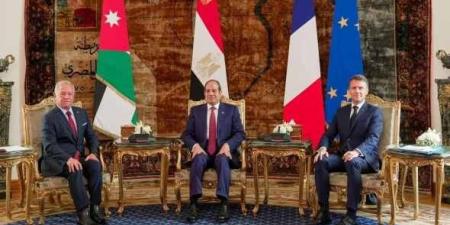 السيسي وماكرون في زيارة تاريخية للعريش لتفقد مصابي حرب غزة ووقفة احتجاجية في المدينة لآلاف المصريين لرفض تهجير الفلسطينيين