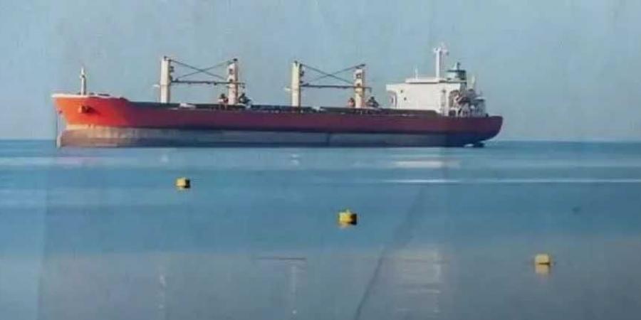 دمار ميناء رأس عيسى يدفع الحوثيين لتفريغ نفط غير آمن يهدد البيئة البحرية
