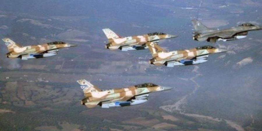 سقوط شهداء وجرحى.. طيران الاحتلال يستهدف حي الرمال غرب غزة