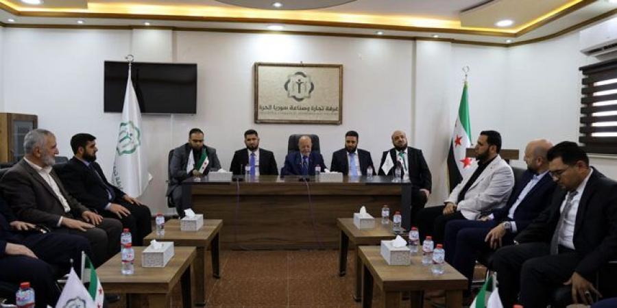 وزير الاقتصاد والصناعة يبحث في إدلب تطوير بيئة العمل ودعم المشاريع ‏المحلية
