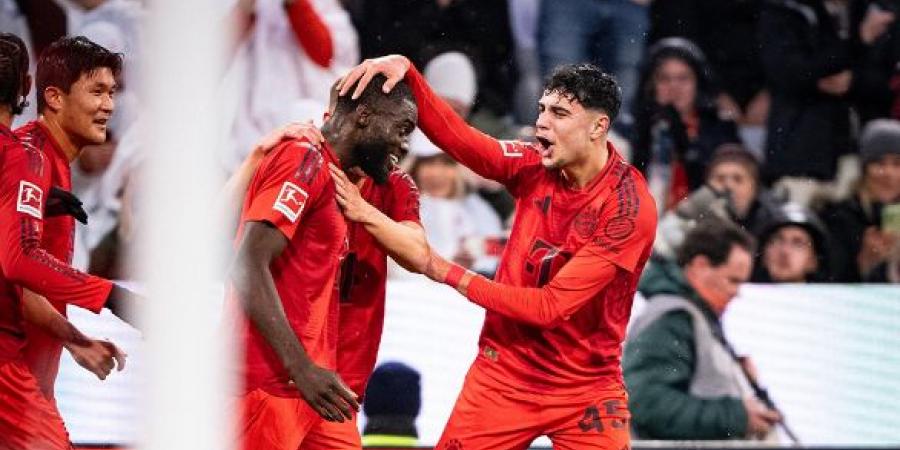 بايرن ميونخ يحتفل بلقب الدوري الألماني بثنائية في شباك مونشنجلادباخ