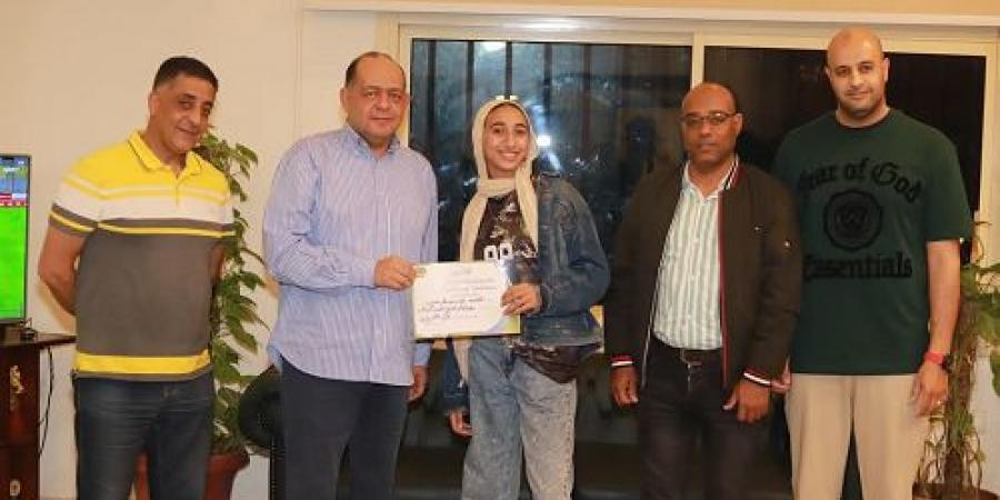 الجياد يكرم بنات اليد مواليد 2010