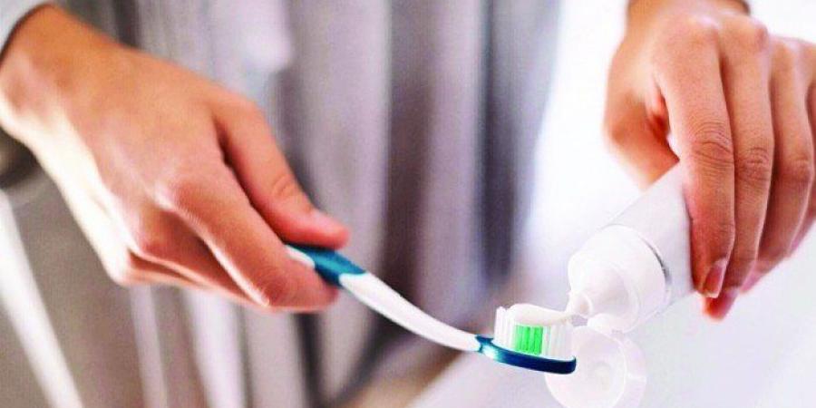 دراسة بريطانية: صحة الفم قد تحمي الدماغ من الخرف