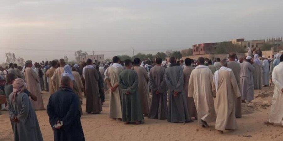 الكل بيبكي عليه.. تشييع جثمان «نجاح» ضحية بئر نجع حظ بالمنيا