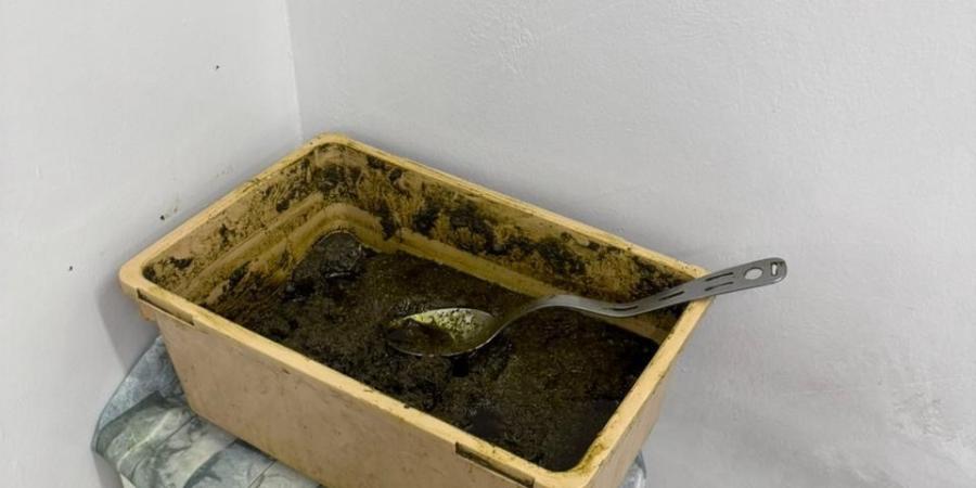 ضبط معالجة شعبية بمؤهل ثانوي في الرياض.. والكشف عن المضبوطات التي كانت بحوزتها - صور