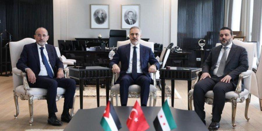 الاجتماع الثلاثي في أنقرة: دعم لدمشق ومطالبات برفع العقوبات ومواجهة العدوان الإسرائيلي