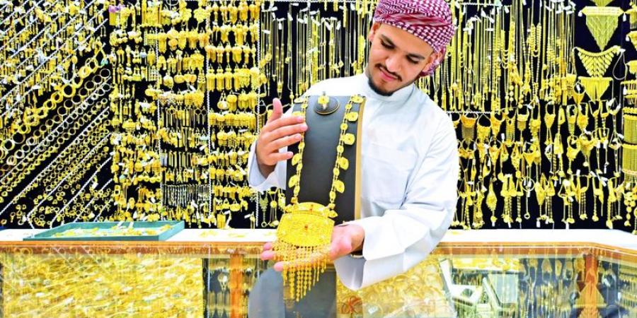 متعاملون يقبلون على بيع السبائك للاستفادة من الارتفاع القياسي لأسعار الذهب