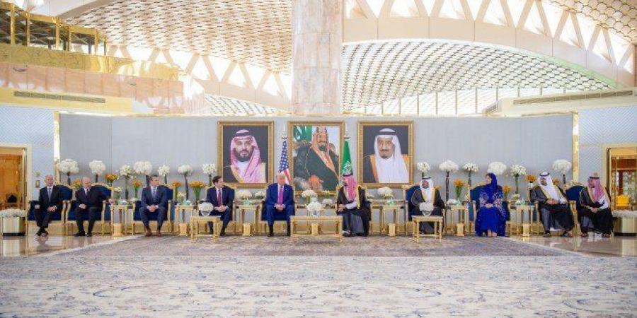 الوفد المرافق للرئيس الأمريكي بالرياض يعكس رغبة في الارتقاء بالشراكات الاقتصادية والاستثمارية