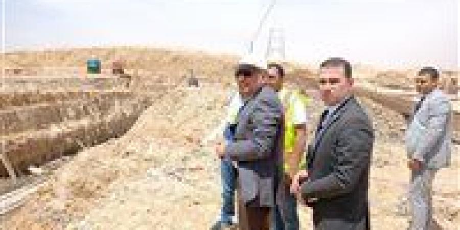 وزير الكهرباء يتفقد أعمال برجى عبور قناة السويس ومسار خط الربط المصري السعودي