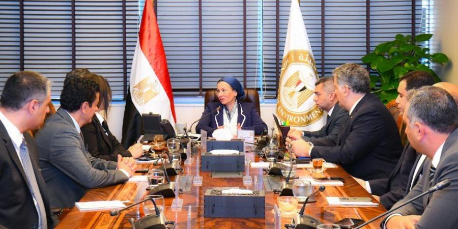 وزيرة البيئة تستعرض تجربة إعادة تدوير المخلفات بهيئة قناة السويس مع «شباب الأعمال»