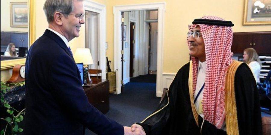 وزير المالية السعودي ووزير الخزانة الأمريكي يؤكدان أهمية تعزيز الشراكة الاقتصادية