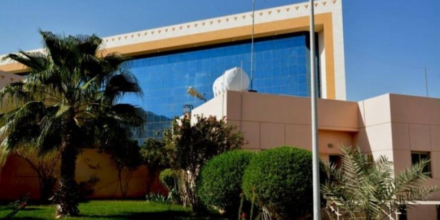 ضبط مصنع مخالف للمواد الغذائية في وادي الدواسر