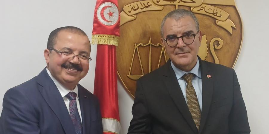 وزيرالإقتصاد يجتمع بممثل منظمة الأمم المتحدة للتنمية الصناعية بتونس.