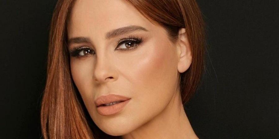 صناع مسرحية كله مسموح يهدون العمل لروح وليد مصطفى.. وكارول سماحة: شكرا على اللفتة الحلوة