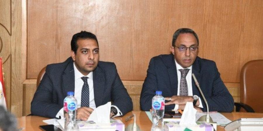 محافظ قنا يبحث الفرص الاستثمارية ويوجّه بسرعة استغلال الأصول غير المستغلة
