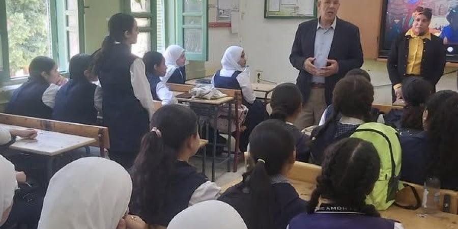 محافظ أسيوط يؤكد أهمية متابعة سير العملية التعليمية بالقرى والمراكز