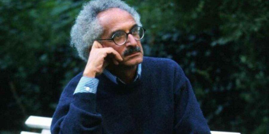 وزير الثقافة يزور الروائي الكبير صنع الله إبراهيم للاطمئنان على حالته الصحية