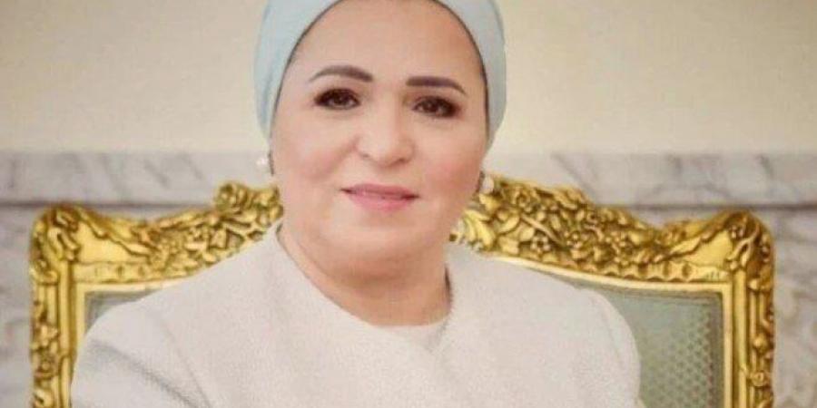 السيدة انتصار السيسي: فخورة بتواجدي وسط متطوعي الهلال الأحمر المصري