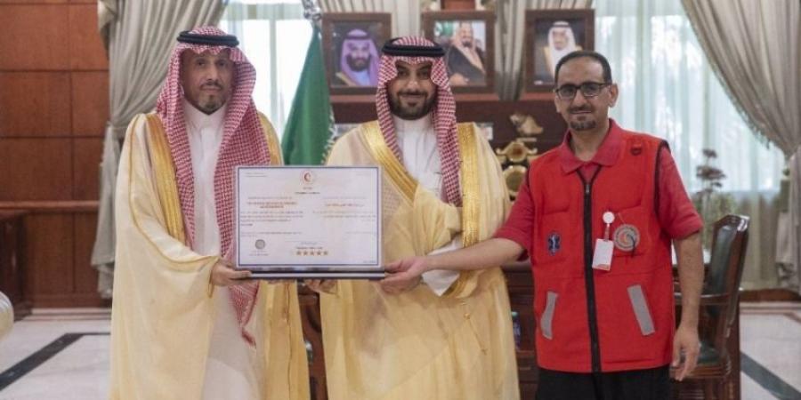 هيئة الهلال الأحمر بالقصيم تمنح شهادة الإمتثال الإسعافي بمقر محافظة عنيزة ضمن مشروع معاذ