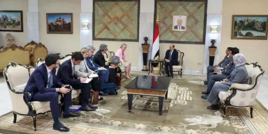 وزير الخارجية الزنداني يبحث مع مسؤولة أوروبية سبل تعزيز الشراكة والتنسيق الإقليمي